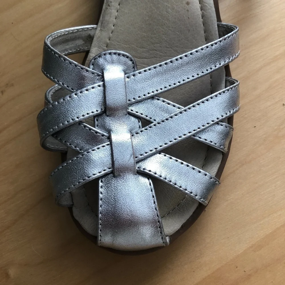 See Kai Run Camila Sandals Girls size 2 Silver Metallic Fisherman Style